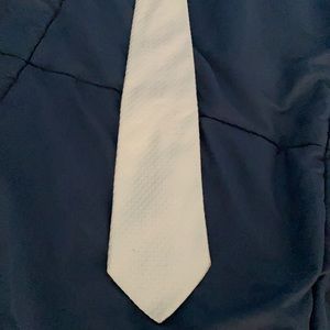 White Valentino Tie🔆